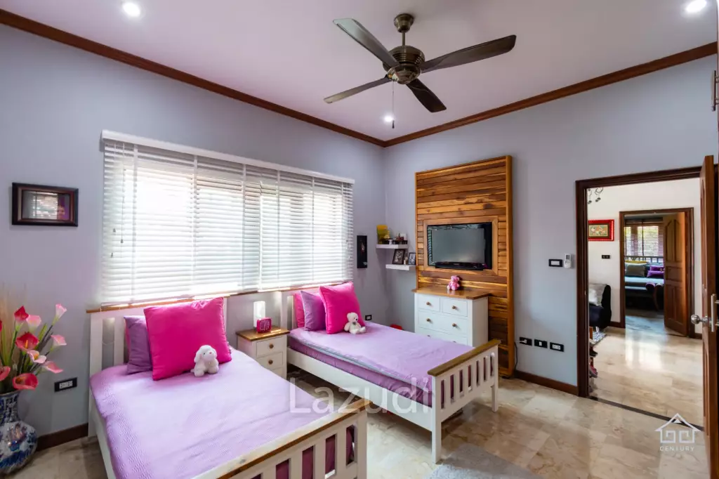 CRYSTAL VIEW :  Stunning 3 Bed Pool Villa near town