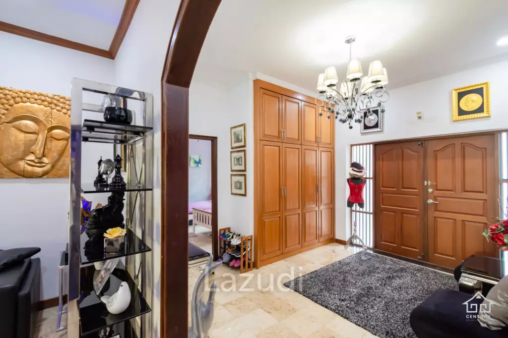 CRYSTAL VIEW :  Stunning 3 Bed Pool Villa near town