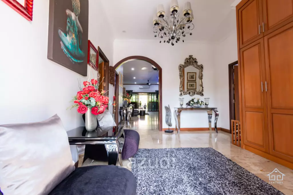 CRYSTAL VIEW :  Stunning 3 Bed Pool Villa near town