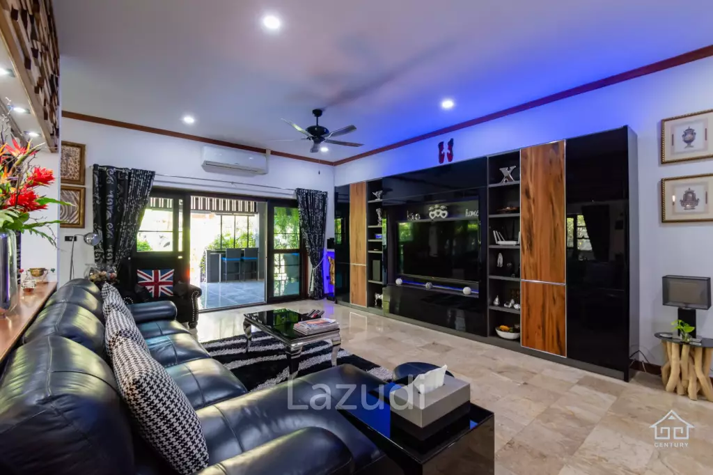 CRYSTAL VIEW :  Stunning 3 Bed Pool Villa near town
