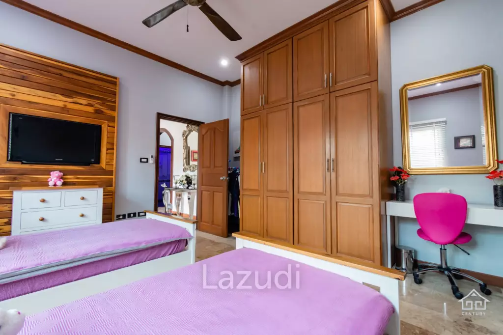 CRYSTAL VIEW :  Stunning 3 Bed Pool Villa near town