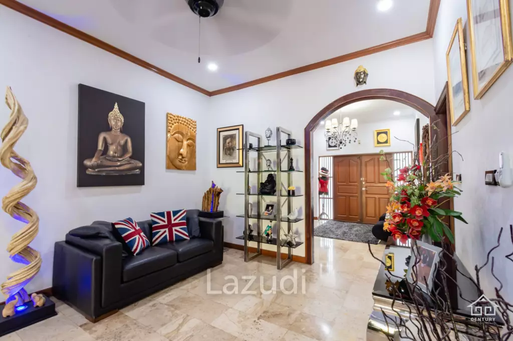 CRYSTAL VIEW :  Stunning 3 Bed Pool Villa near town