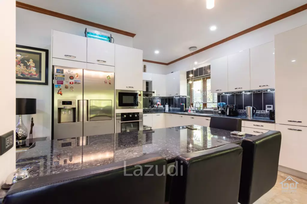 CRYSTAL VIEW :  Stunning 3 Bed Pool Villa near town