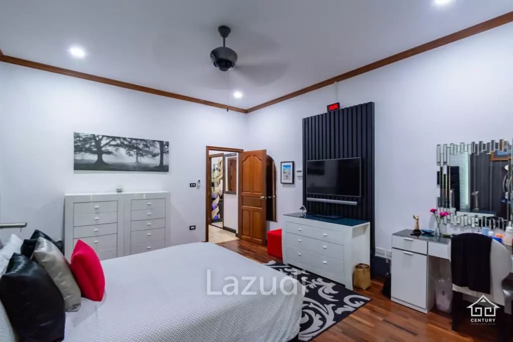 CRYSTAL VIEW :  Stunning 3 Bed Pool Villa near town