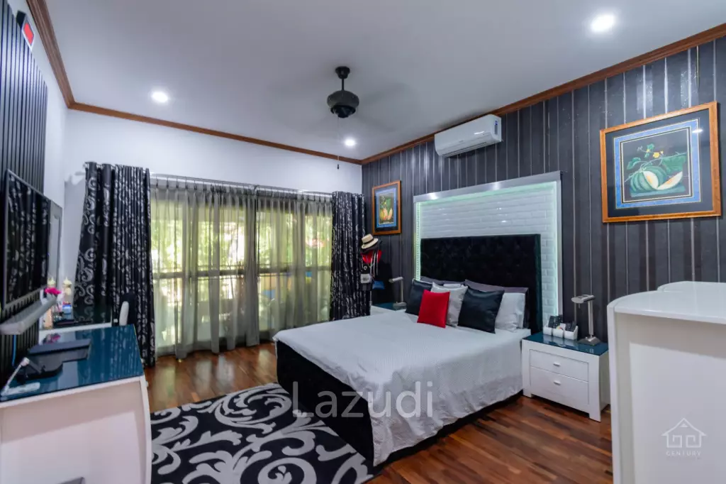 CRYSTAL VIEW :  Stunning 3 Bed Pool Villa near town