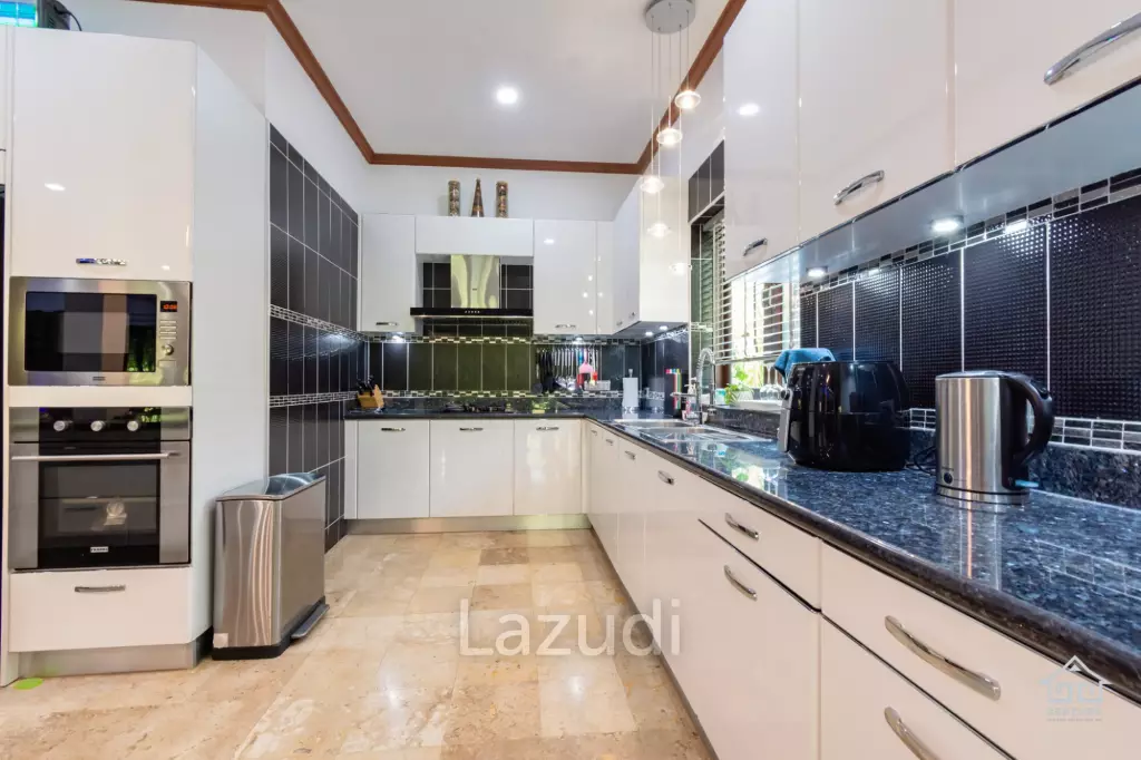 CRYSTAL VIEW :  Stunning 3 Bed Pool Villa near town