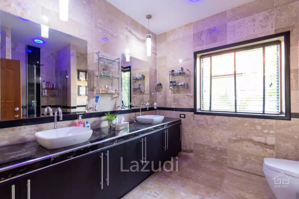 CRYSTAL VIEW :  Stunning 3 Bed Pool Villa near town