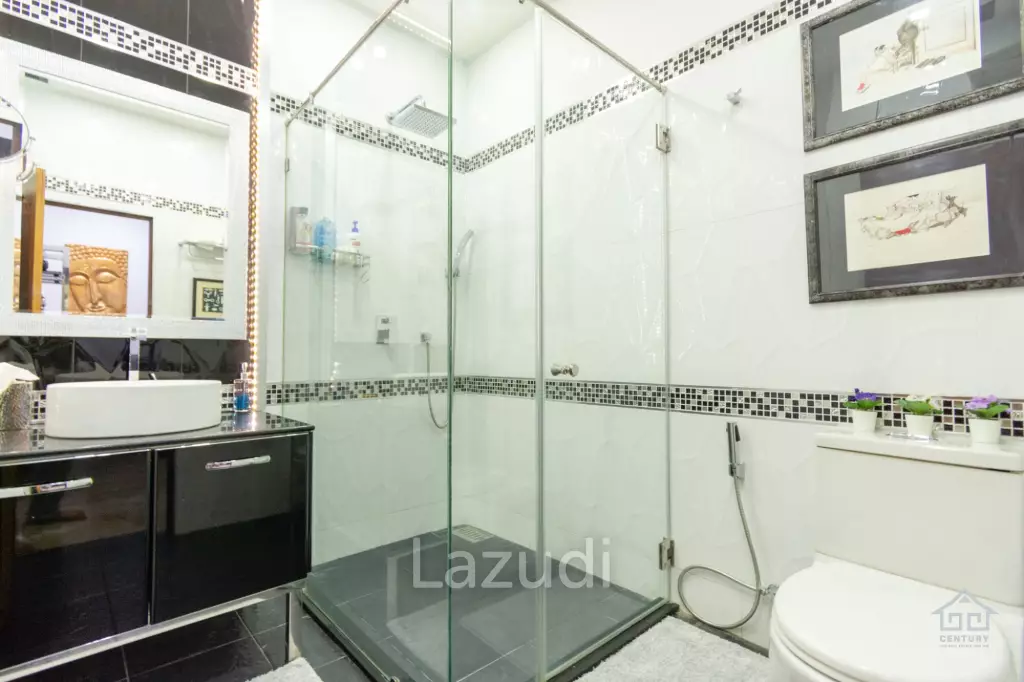 CRYSTAL VIEW :  Stunning 3 Bed Pool Villa near town