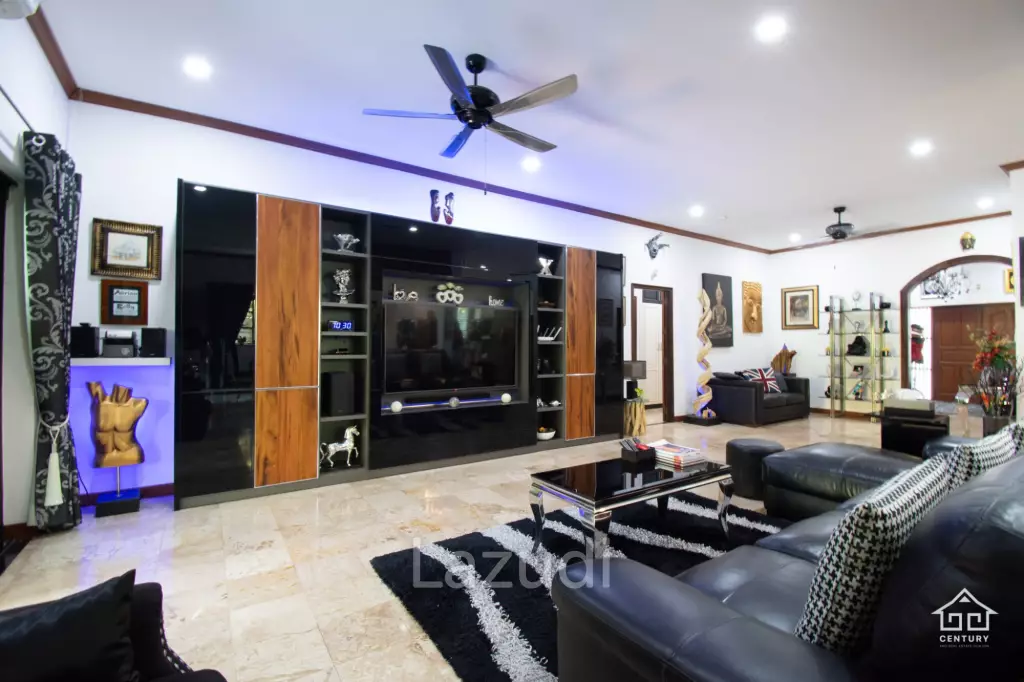 CRYSTAL VIEW :  Stunning 3 Bed Pool Villa near town