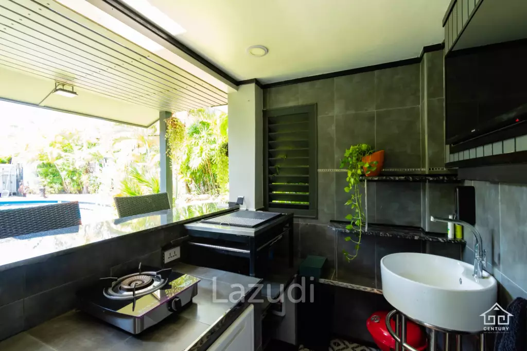 CRYSTAL VIEW :  Stunning 3 Bed Pool Villa near town