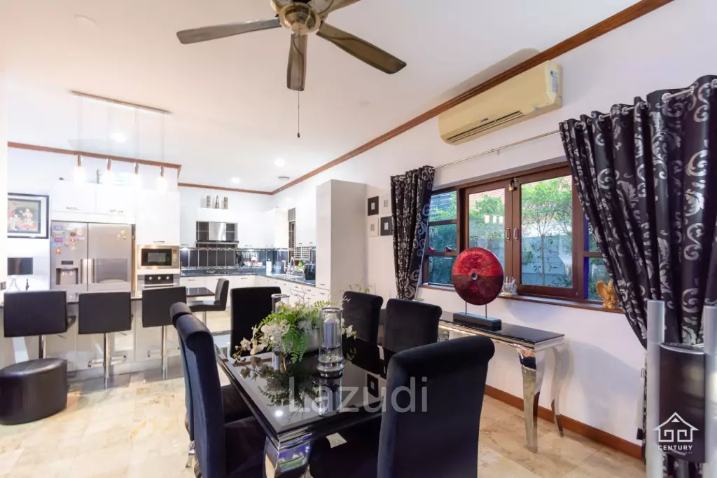 CRYSTAL VIEW :  Stunning 3 Bed Pool Villa near town