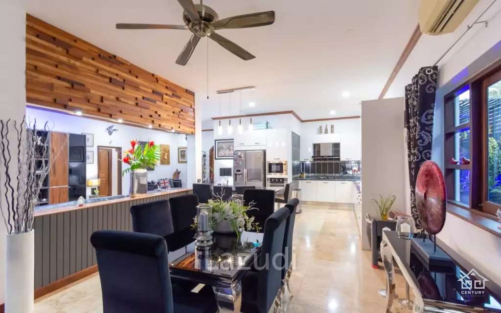 CRYSTAL VIEW :  Stunning 3 Bed Pool Villa near town
