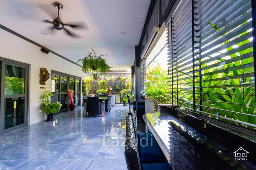 CRYSTAL VIEW :  Stunning 3 Bed Pool Villa near town