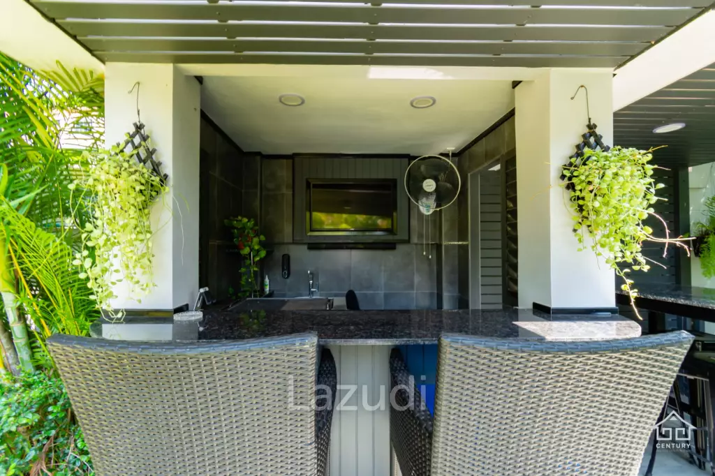CRYSTAL VIEW :  Stunning 3 Bed Pool Villa near town