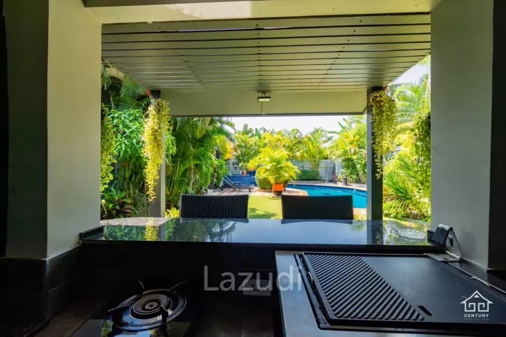 CRYSTAL VIEW :  Stunning 3 Bed Pool Villa near town