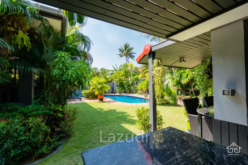 CRYSTAL VIEW :  Stunning 3 Bed Pool Villa near town