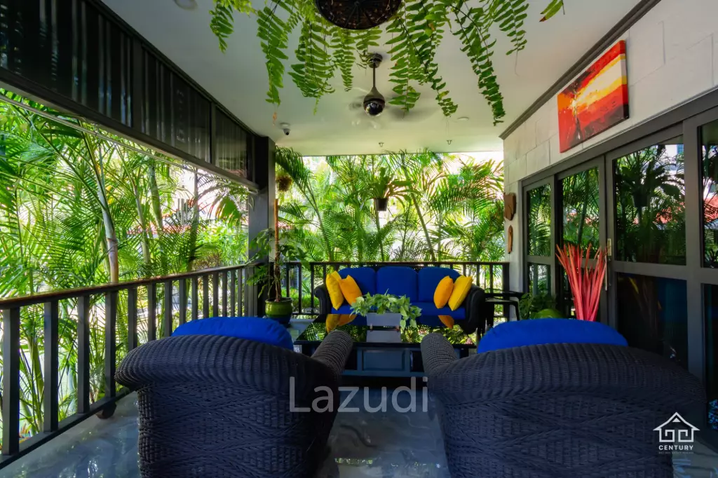 CRYSTAL VIEW :  Stunning 3 Bed Pool Villa near town