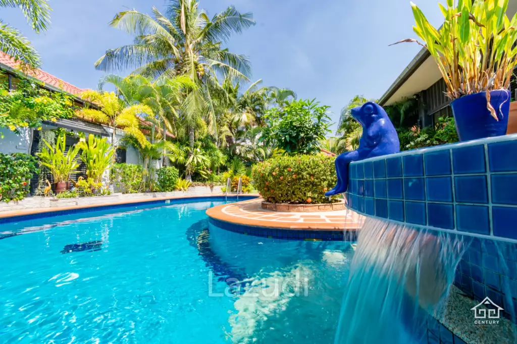 CRYSTAL VIEW :  Stunning 3 Bed Pool Villa near town