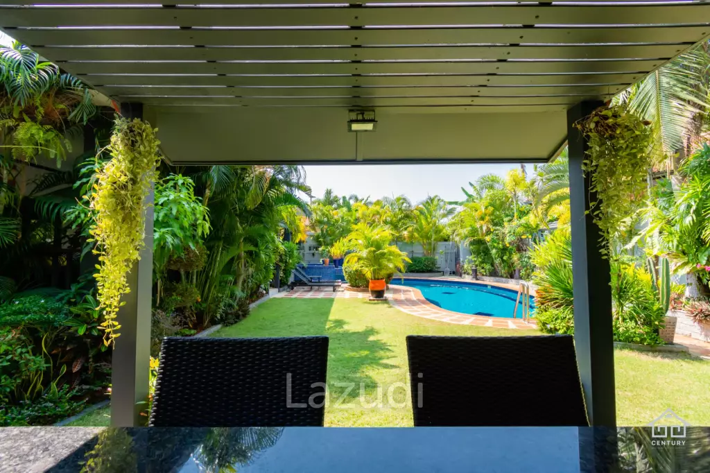 CRYSTAL VIEW :  Stunning 3 Bed Pool Villa near town
