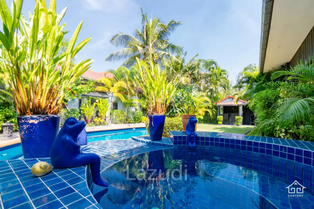 CRYSTAL VIEW :  Stunning 3 Bed Pool Villa near town