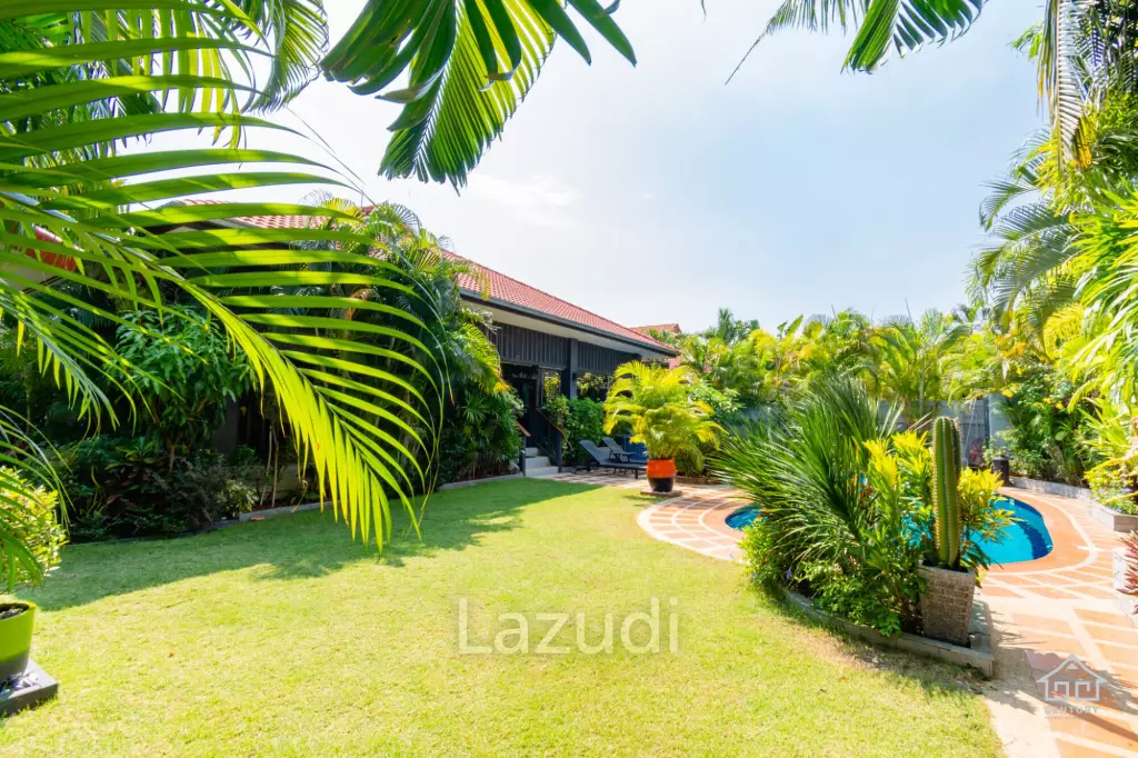 CRYSTAL VIEW :  Stunning 3 Bed Pool Villa near town