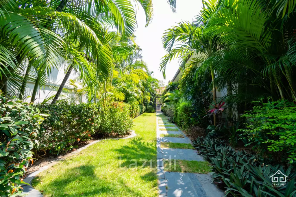 CRYSTAL VIEW :  Stunning 3 Bed Pool Villa near town