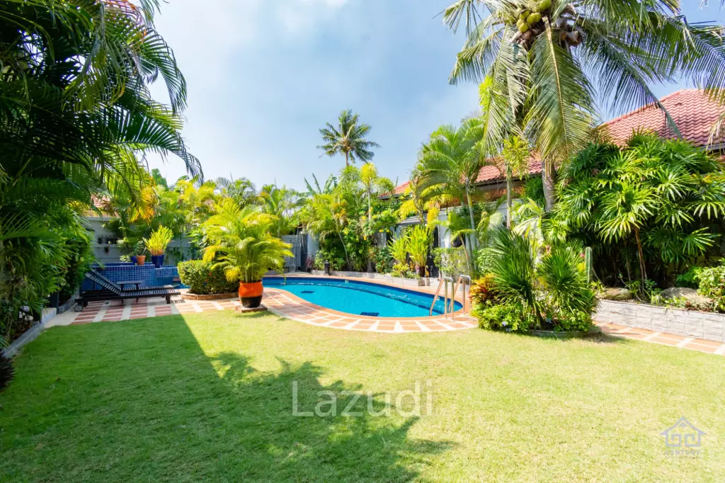 CRYSTAL VIEW :  Stunning 3 Bed Pool Villa near town