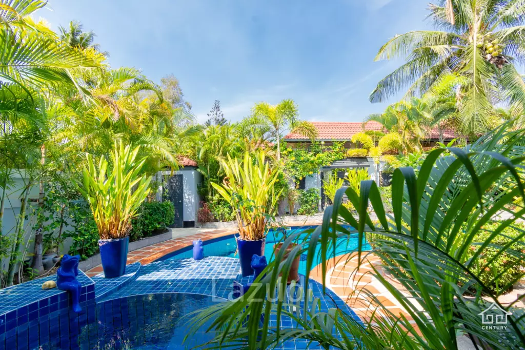 CRYSTAL VIEW :  Stunning 3 Bed Pool Villa near town