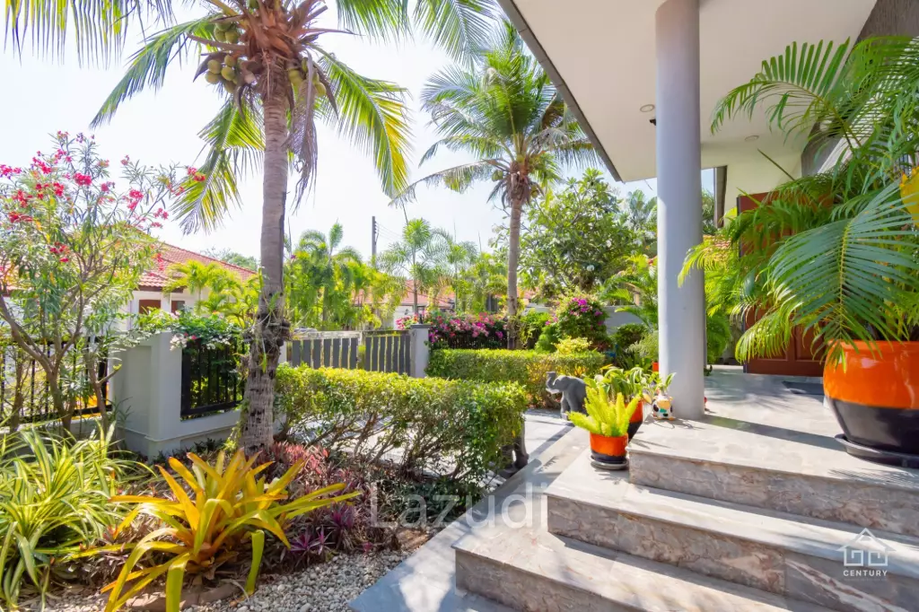 CRYSTAL VIEW :  Stunning 3 Bed Pool Villa near town