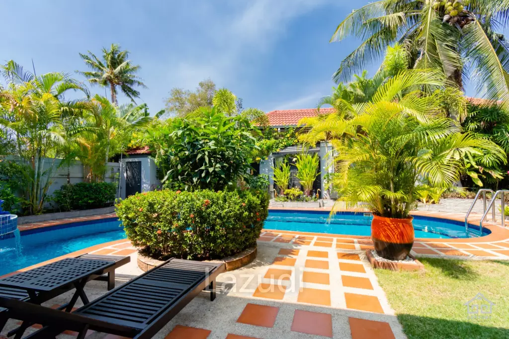 CRYSTAL VIEW :  Stunning 3 Bed Pool Villa near town
