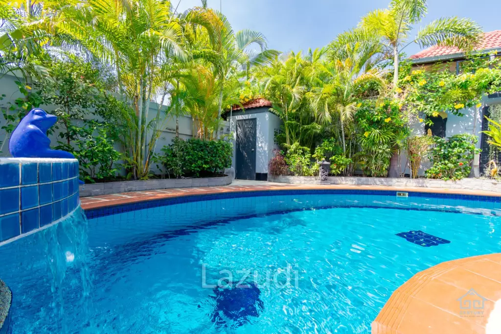 CRYSTAL VIEW :  Stunning 3 Bed Pool Villa near town