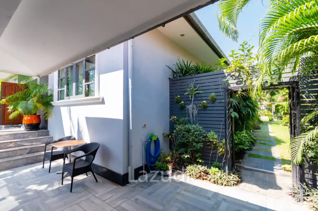 CRYSTAL VIEW :  Stunning 3 Bed Pool Villa near town