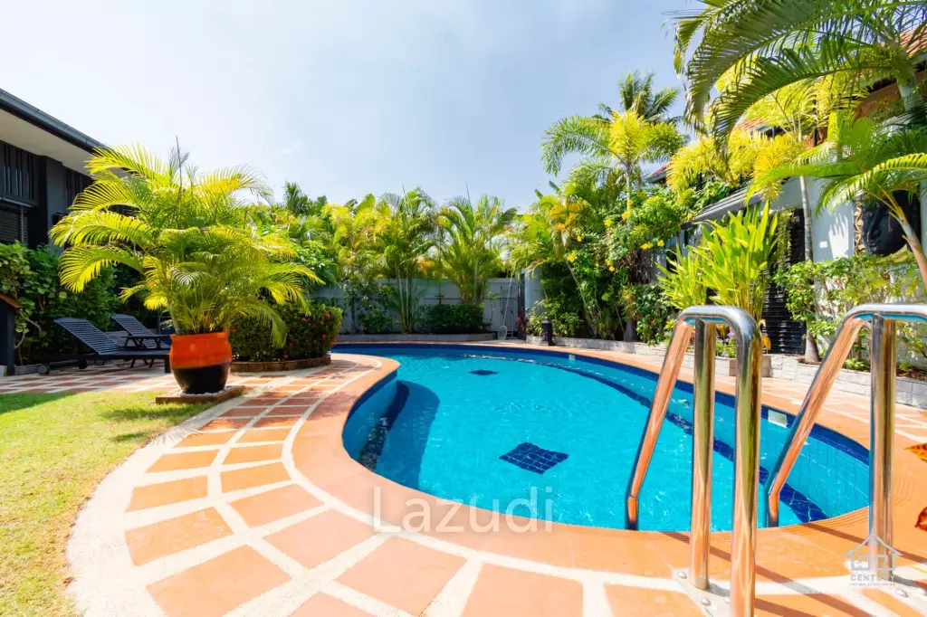 CRYSTAL VIEW :  Stunning 3 Bed Pool Villa near town