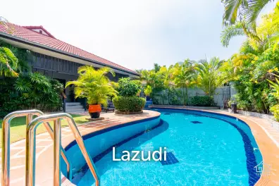 CRYSTAL VIEW :  Stunning 3 Bed Pool Villa near town