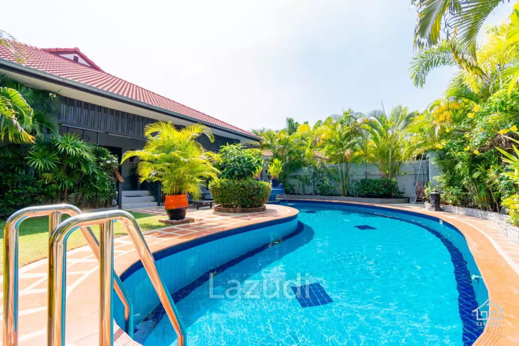 CRYSTAL VIEW :  Stunning 3 Bed Pool Villa near town