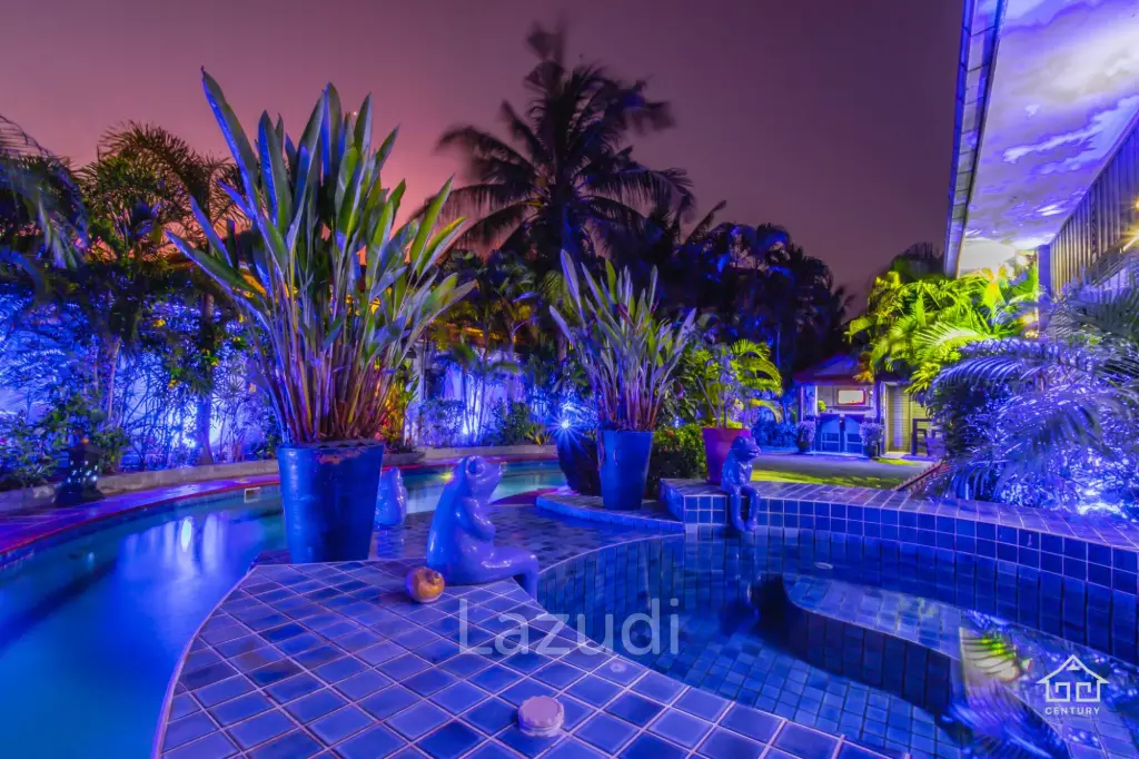 CRYSTAL VIEW :  Stunning 3 Bed Pool Villa near town
