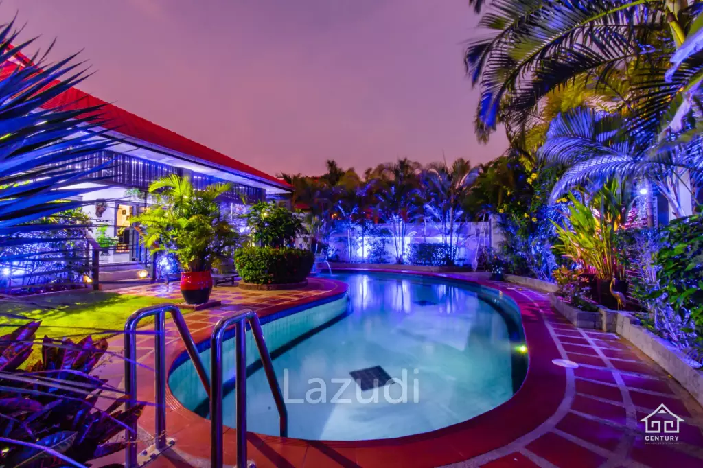 CRYSTAL VIEW :  Stunning 3 Bed Pool Villa near town
