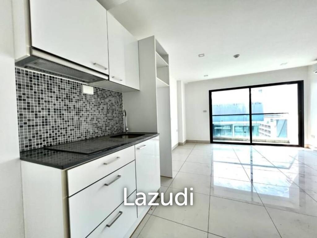2 Bedrooms 2 Bathrooms 55 Sqm. Siam Oriental Plaza.