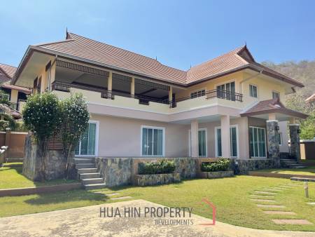 Emerald Heights:Two Storey Villa in perfect condition with 3 Bed and 4 Bathrooms