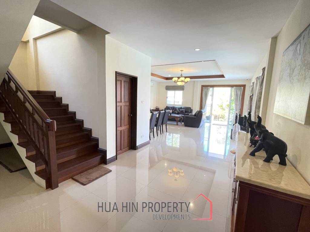 Emerald Heights:Two Storey Villa in perfect condition with 3 Bed and 4 Bathrooms