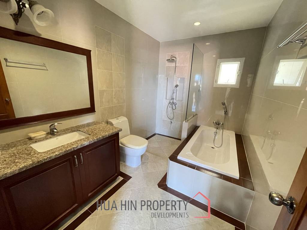 Emerald Heights:Two Storey Villa in perfect condition with 3 Bed and 4 Bathrooms