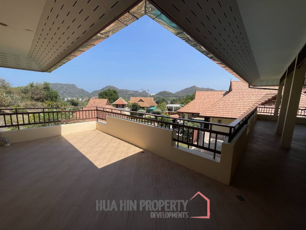 Emerald Heights:Two Storey Villa in perfect condition with 3 Bed and 4 Bathrooms