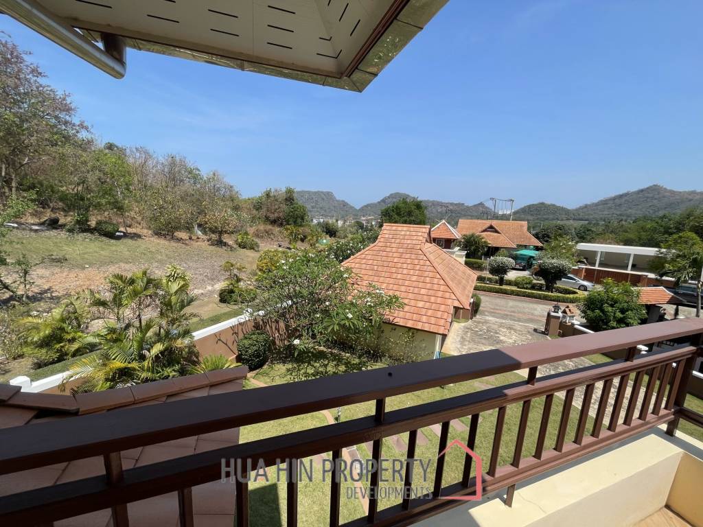 Emerald Heights:Two Storey Villa in perfect condition with 3 Bed and 4 Bathrooms