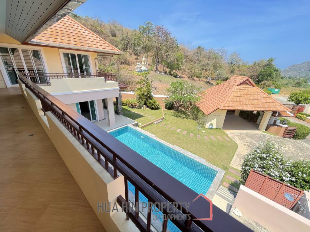 Emerald Heights:Two Storey Villa in perfect condition with 3 Bed and 4 Bathrooms