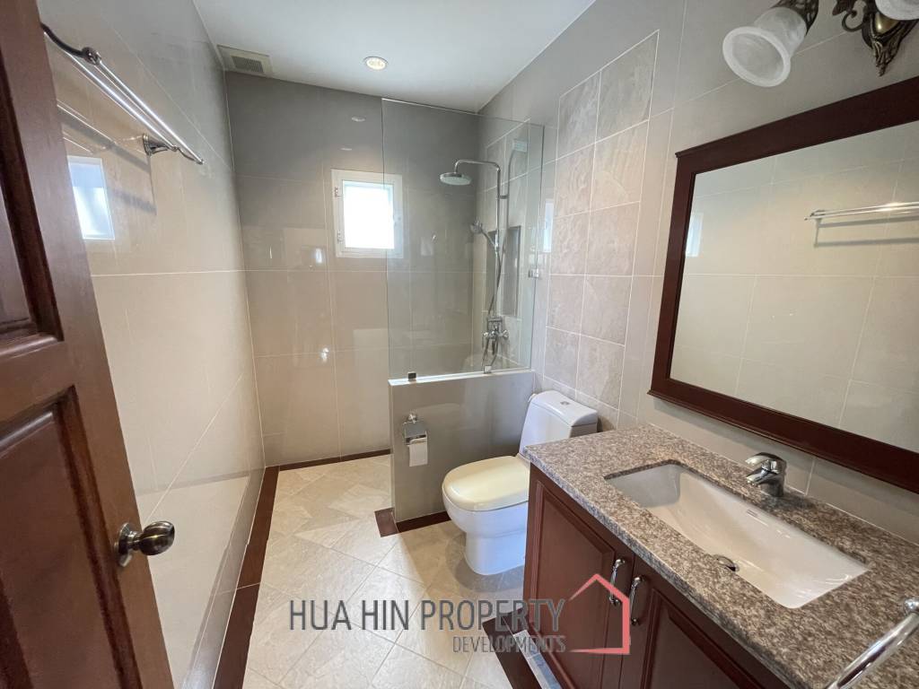 Emerald Heights:Two Storey Villa in perfect condition with 3 Bed and 4 Bathrooms