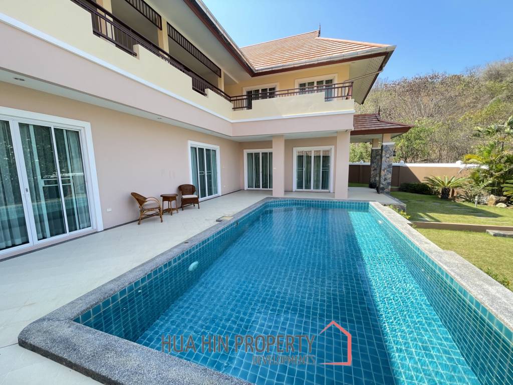 Emerald Heights:Two Storey Villa in perfect condition with 3 Bed and 4 Bathrooms