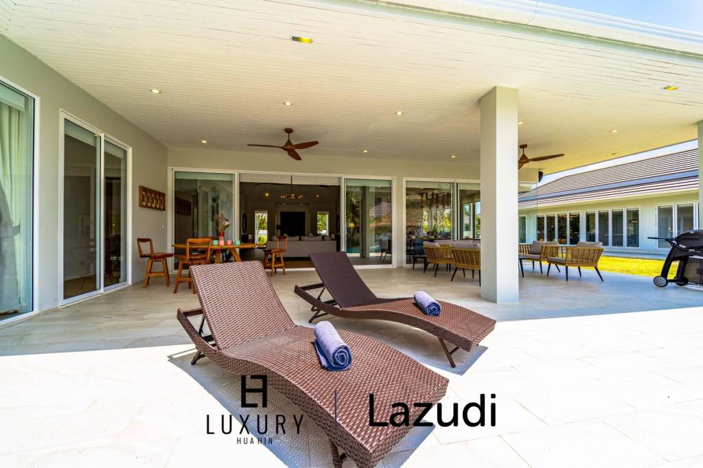 Woodlands: Luxuriöse 7 Schlafzimmer Pool Villa