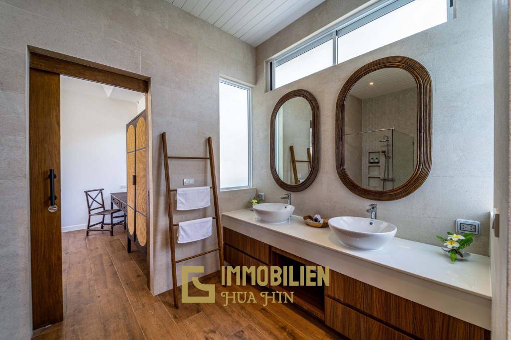 Woodlands: Luxuriöse 7 Schlafzimmer Pool Villa