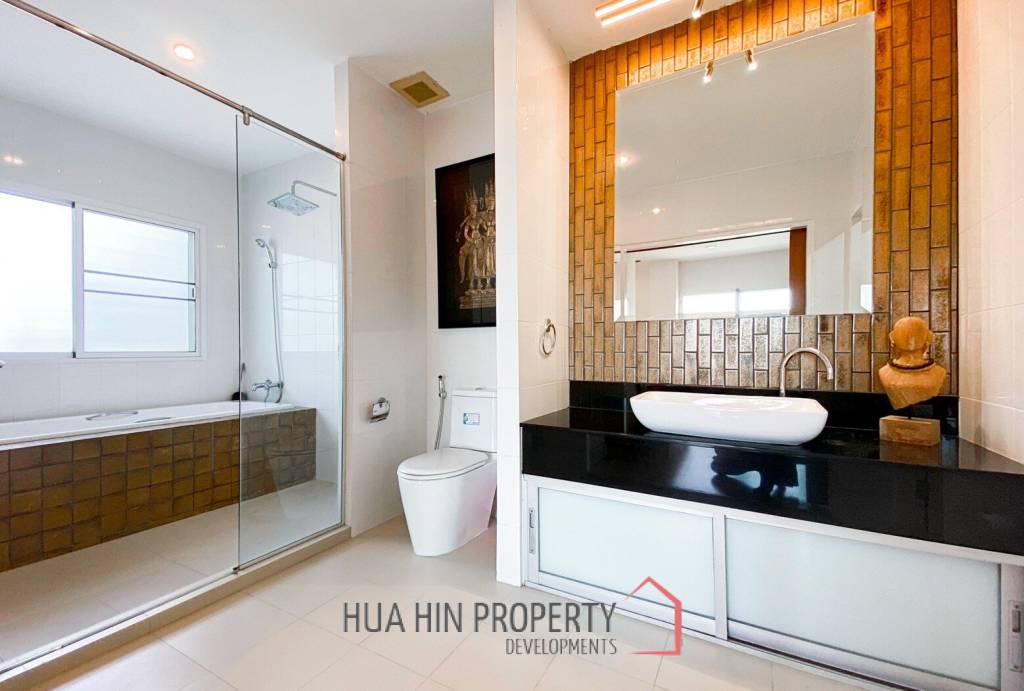 Blue Mountain : 2 Bedroom Sea and Mountain View Condo
