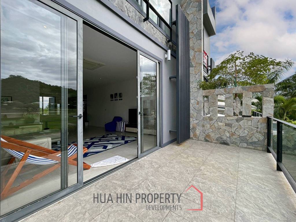 Black Mountain : 4 Story 3 Bedroom Townhouse